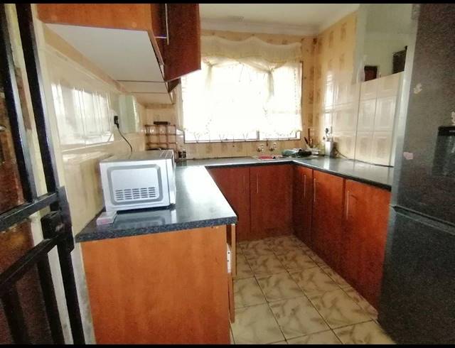 3 BEDROOM FREEHOLD FOR SALE IN EKUPHUMLENI